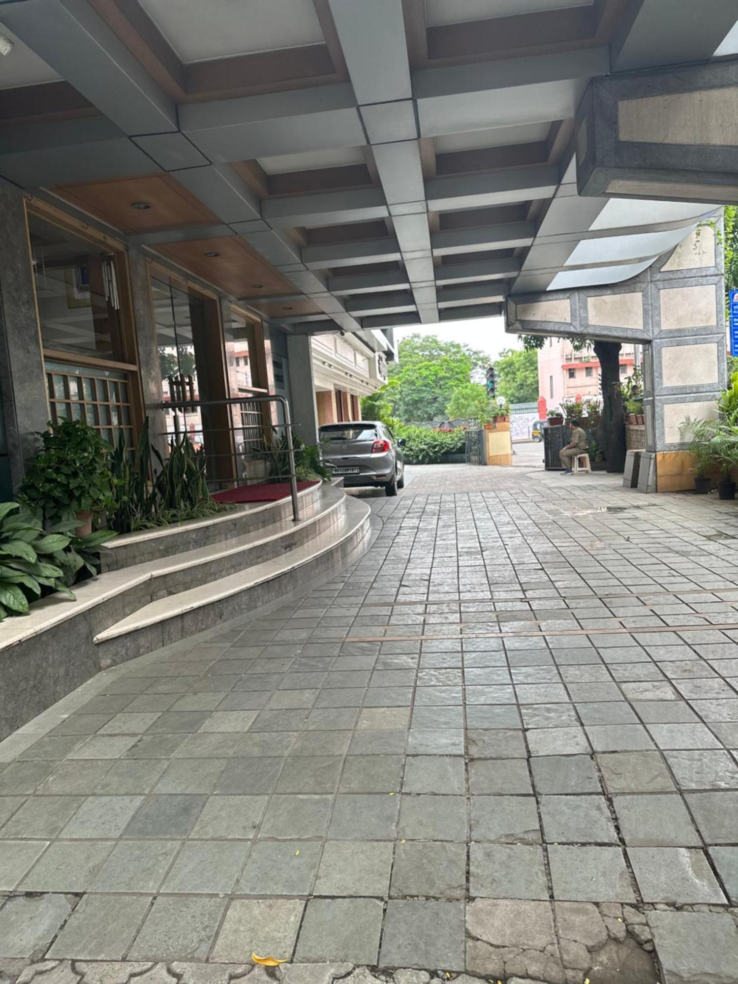 Hotel Ashirwad Pune Eksteriør billede